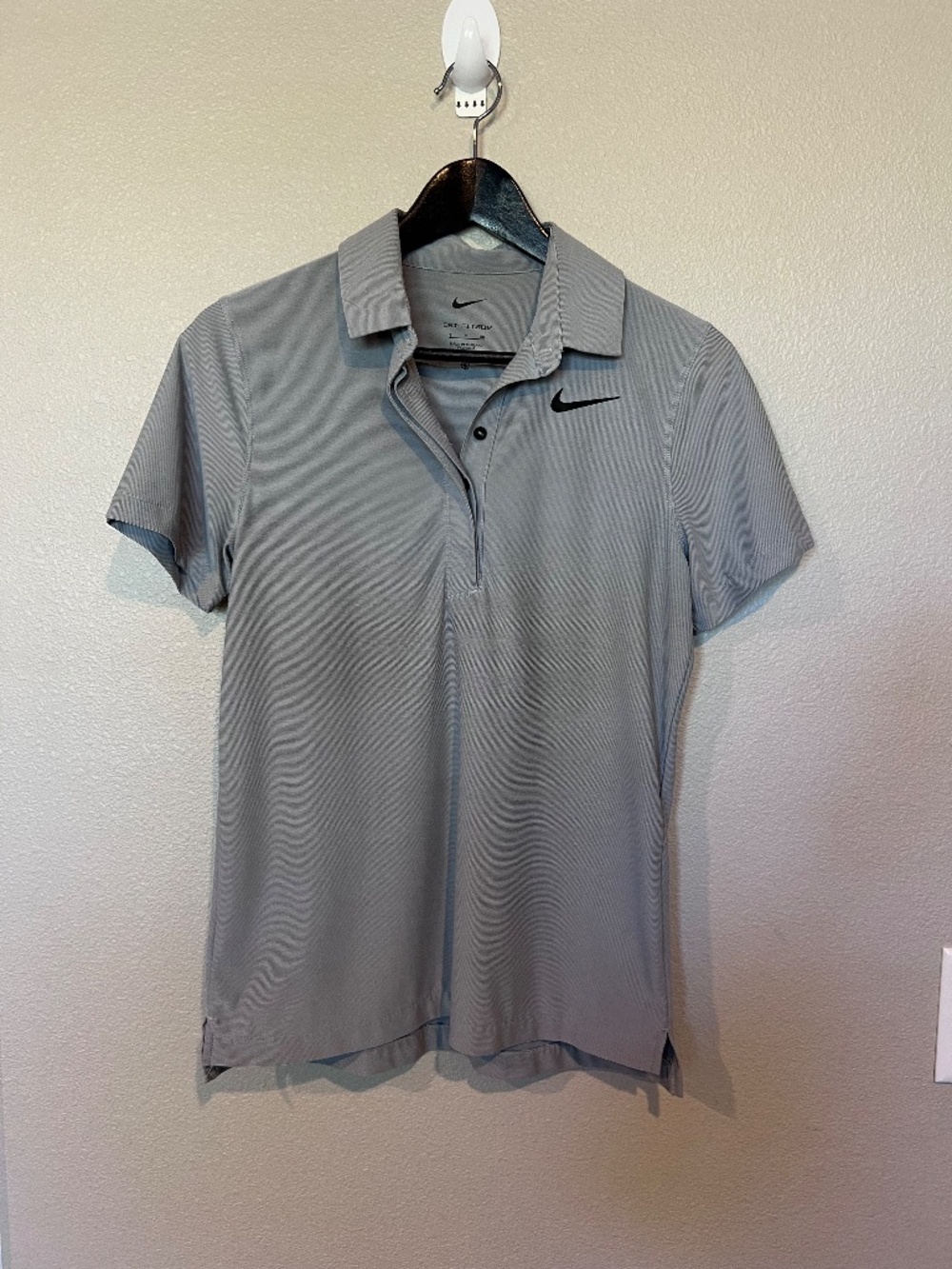 Nike Women's Dri-Fit Golf Polo - Size Small - Preowned. Light Grey.